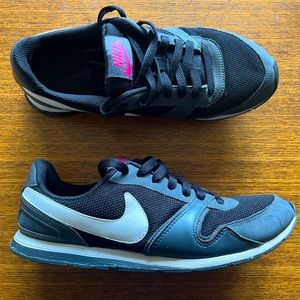 Nike Women’s Sneakers - Black